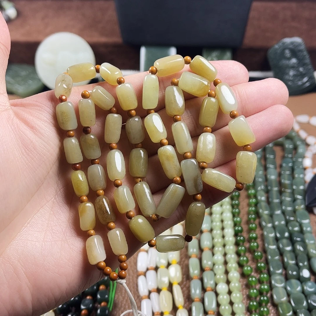 董***氏和田玉未镶嵌颈饰