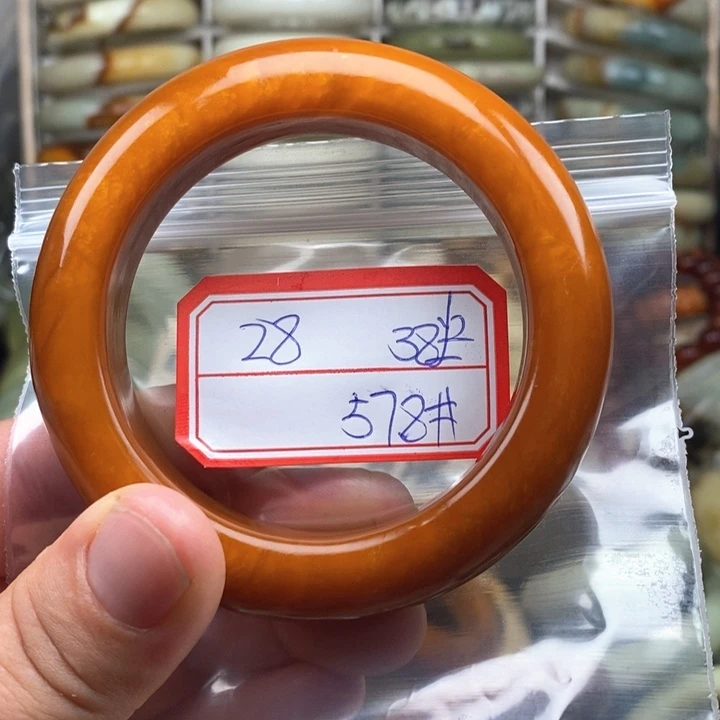 未镶嵌蛇纹石玉颈饰绿*君