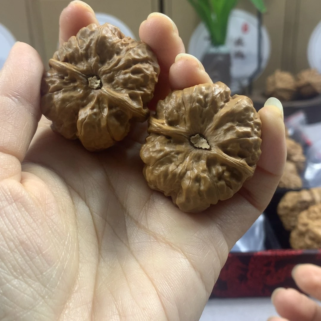白*文玩核桃蛤蟆头37