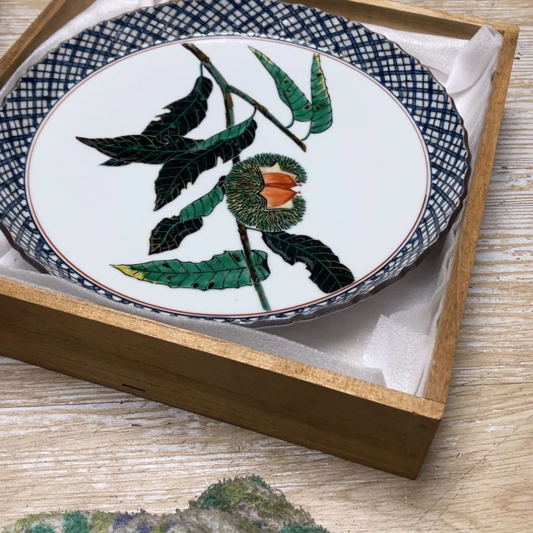 瓷片蓝**堡密密麻麻地排列着一个