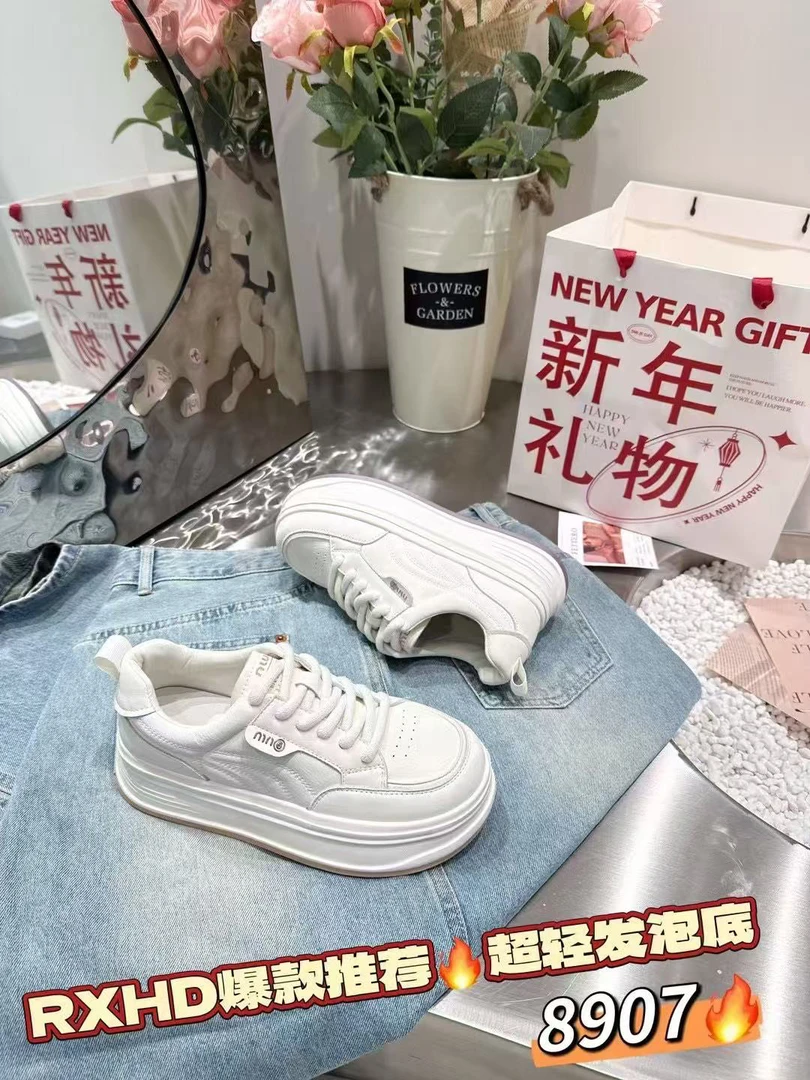 8907厚底小白鞋超轻发泡底2025新款百搭爆款增高松糕运动休闲板鞋
