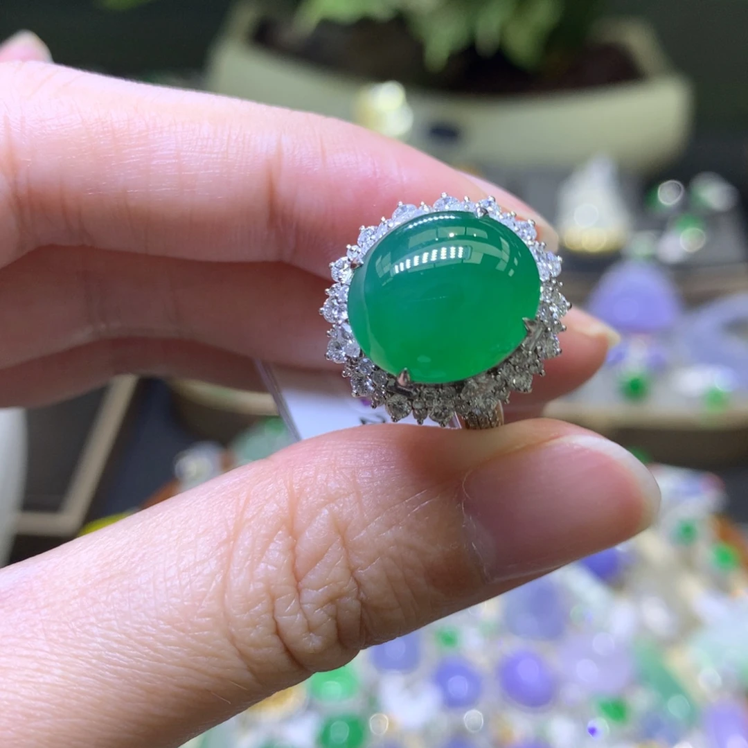 颈饰18K金镶嵌翡翠