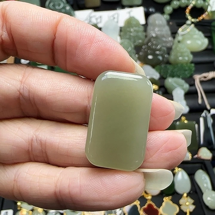 颈饰未镶嵌和田玉王**·