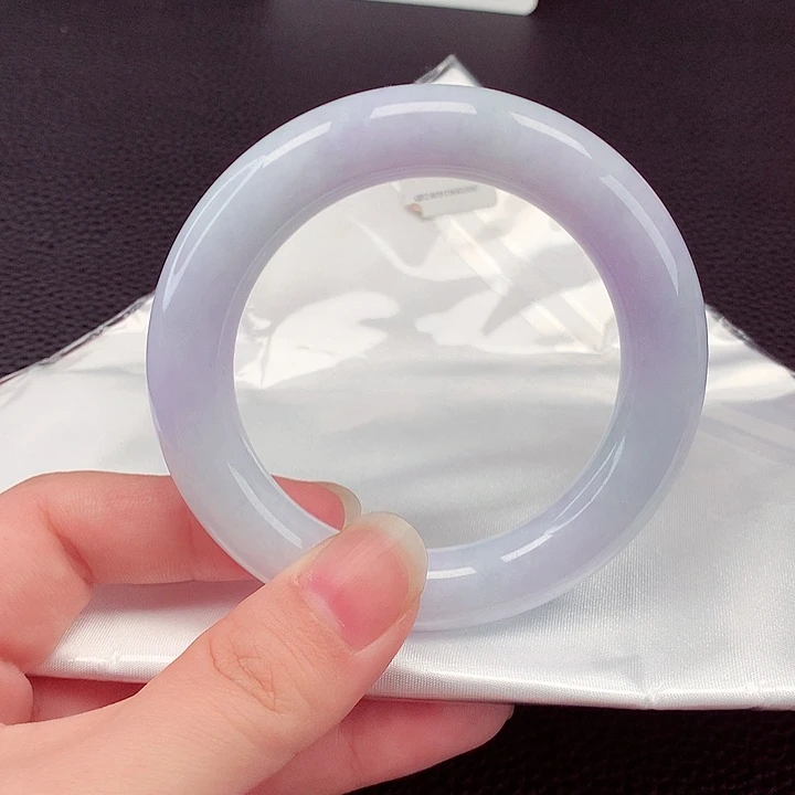 翡翠手镯未镶嵌翡翠