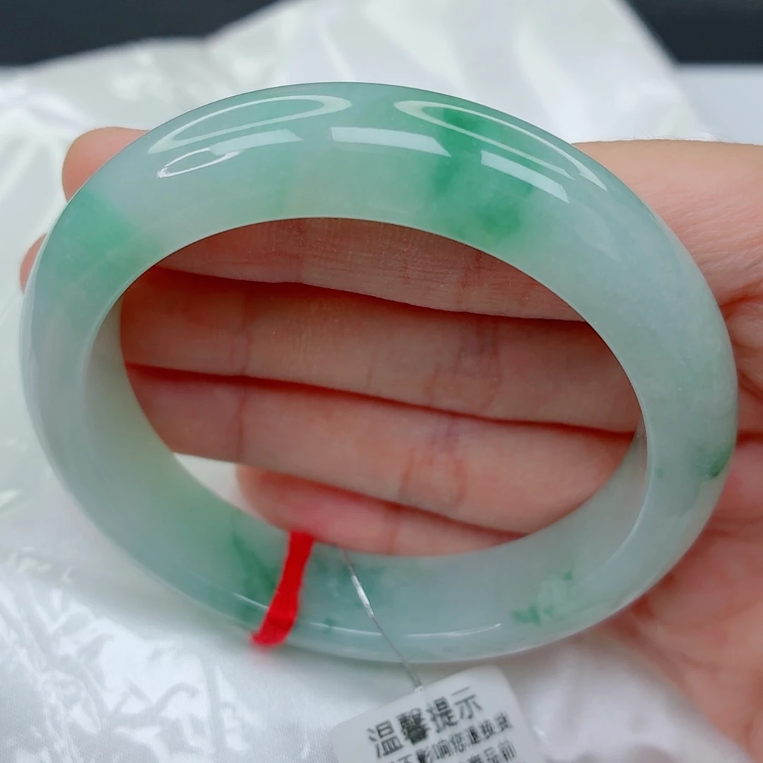 翡翠未镶嵌手镯54.5正圈，品相好，阳绿飘花，胶润，强推