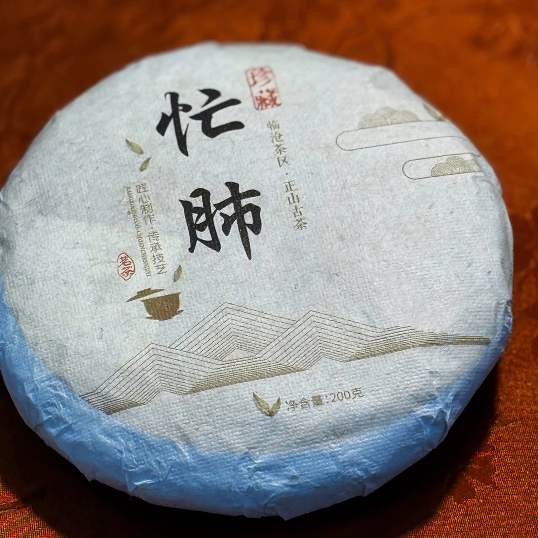 存放四年的忙肺古树 花蜜香馥郁 喉韵清凉 醇厚甘润 柔中带刚