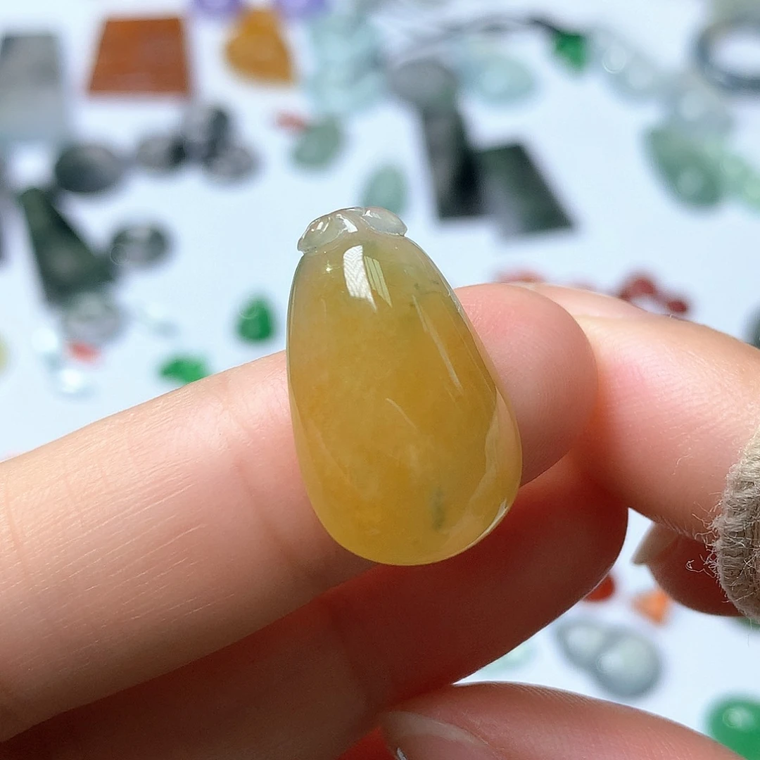 翡翠未镶嵌颈饰瓜