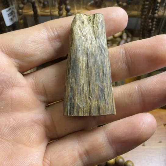 沉香木沉香碎屑绿棋楠沉香无事牌7.8克