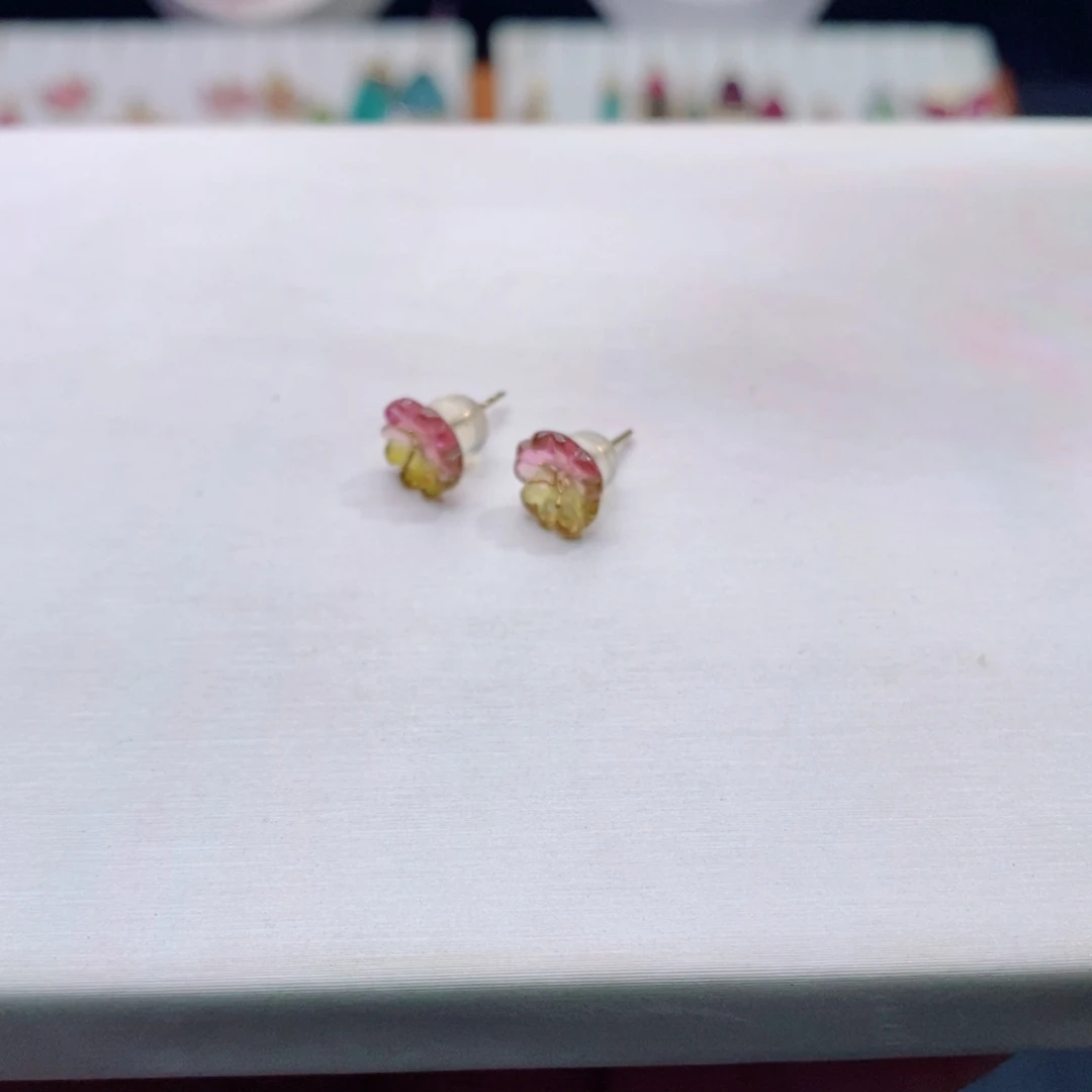 18K金镶嵌花花耳饰m碧玺