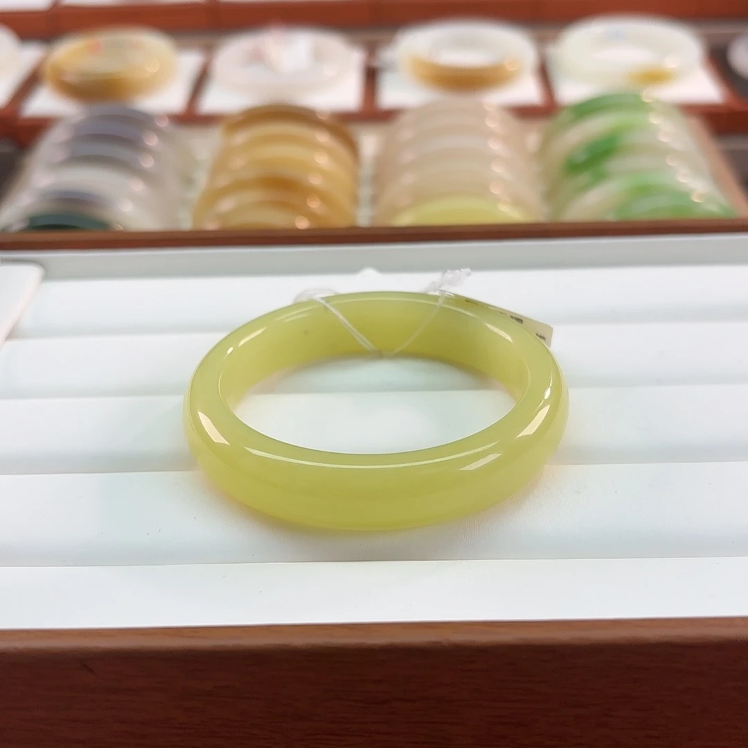 和田玉未镶嵌手镯【若羌鸡油黄】