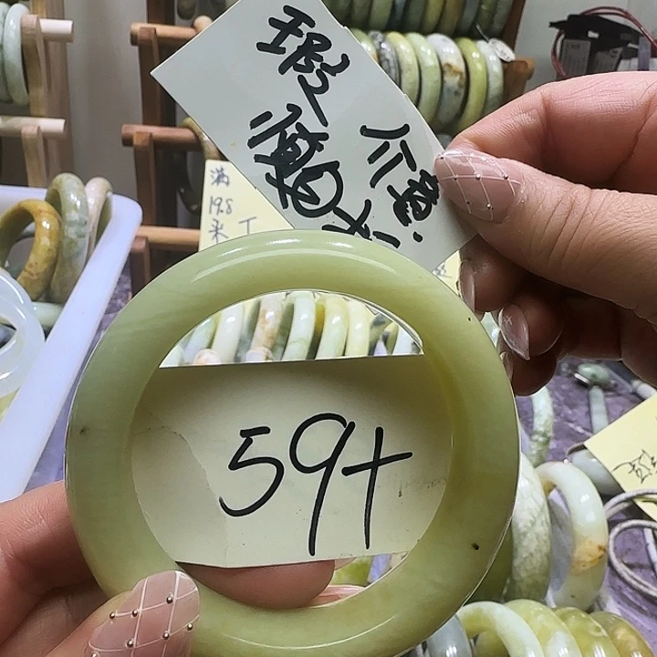 透闪石-蛇纹石玉未镶嵌手镯