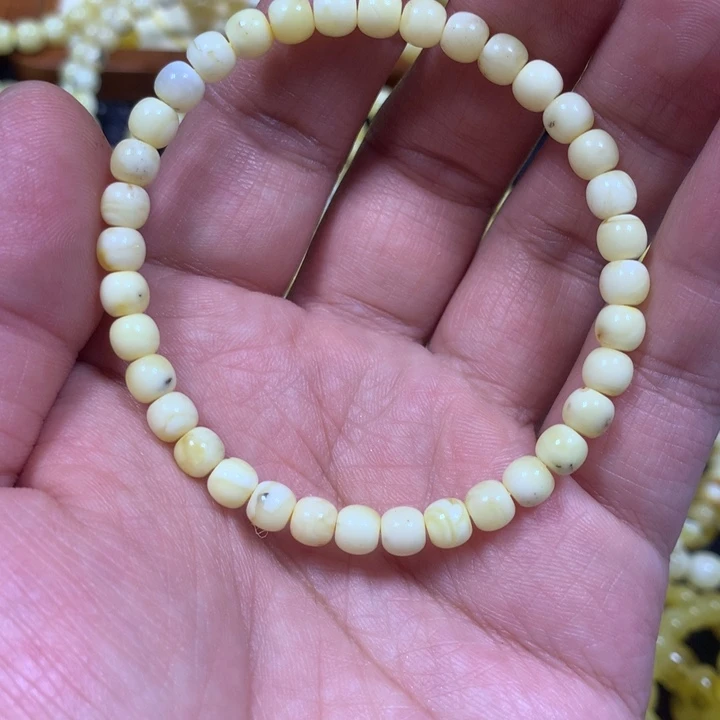 手链琥珀未镶嵌?