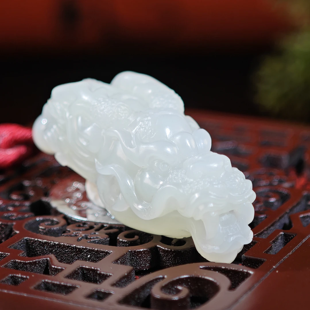米达姐和田玉龙首（蓝调）—手工精雕
