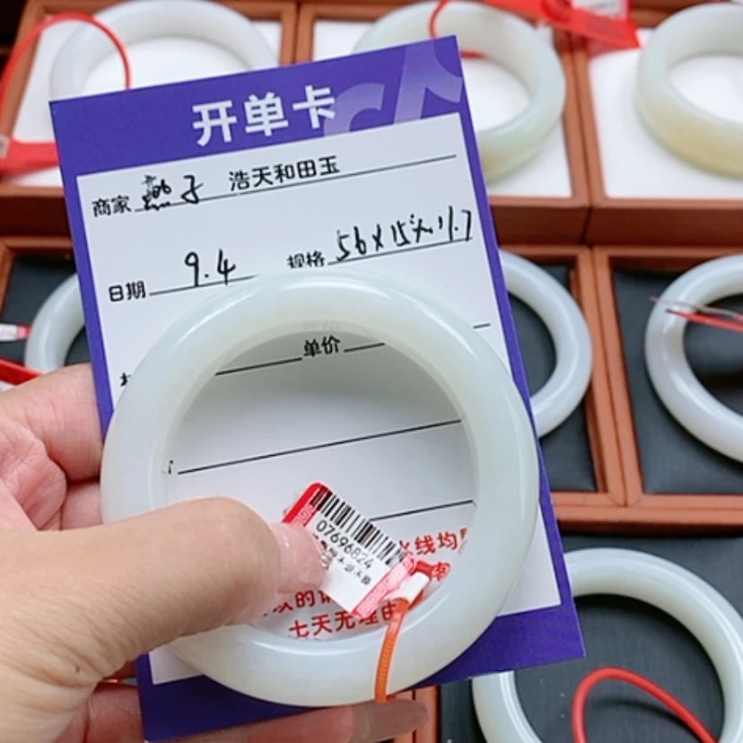 【闪购商品】未镶嵌手镯和田玉燕*