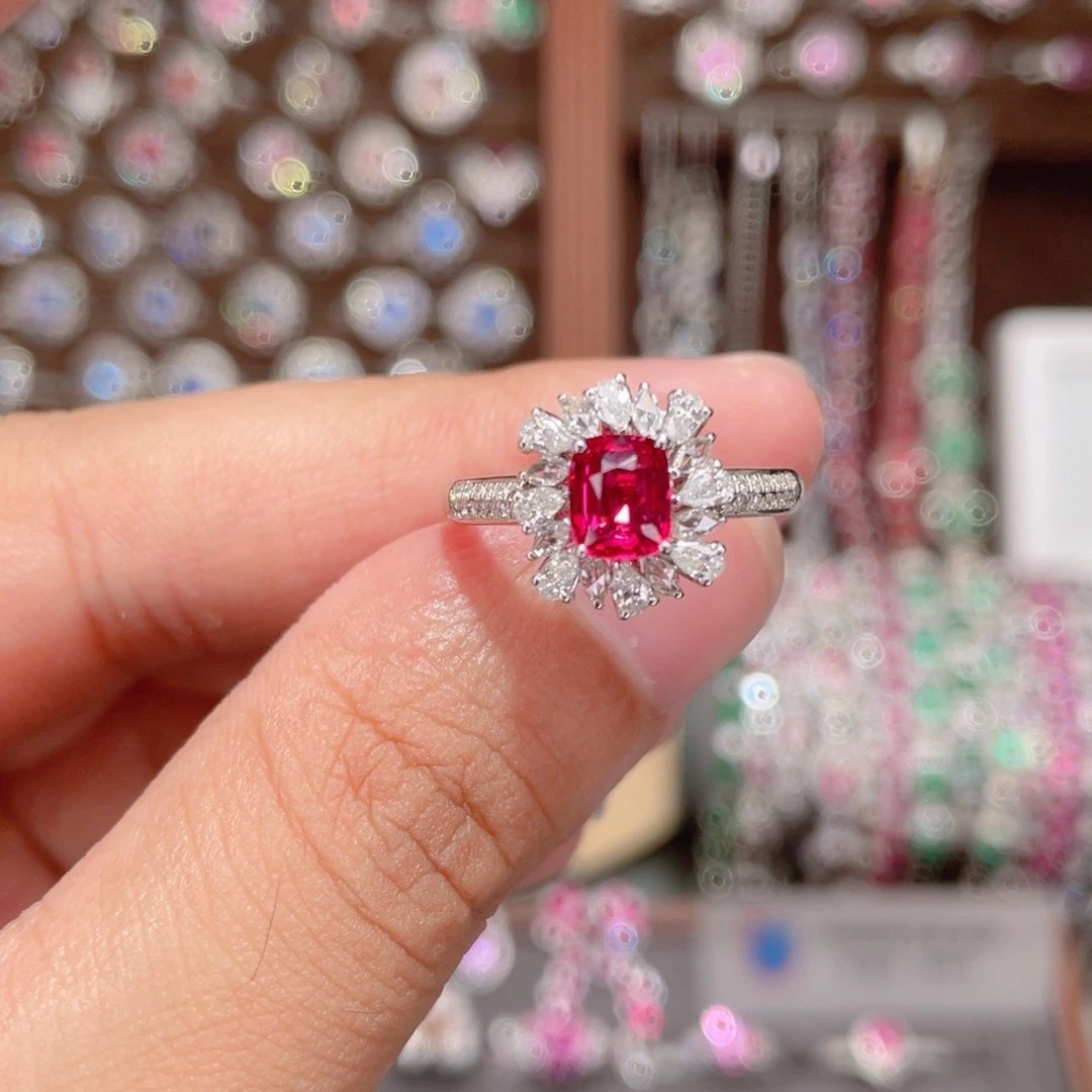 18K金镶嵌戒指红宝石1.06ct 无烧鸽血