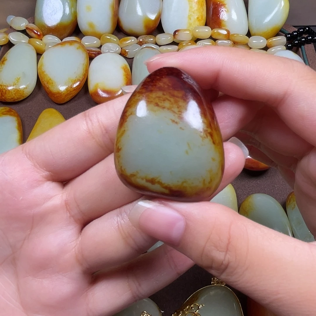 和田玉未镶嵌颈饰金*