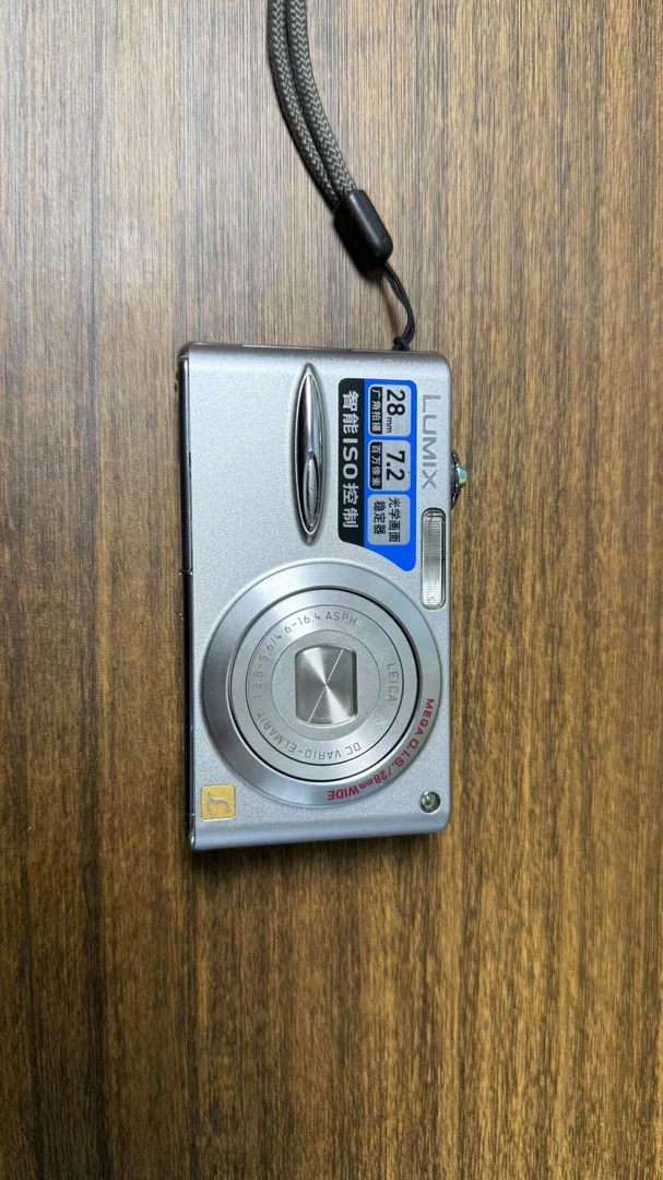 9新 Panasonic/松下 FX30银色冷白皮相机 720万像素4倍光学变焦