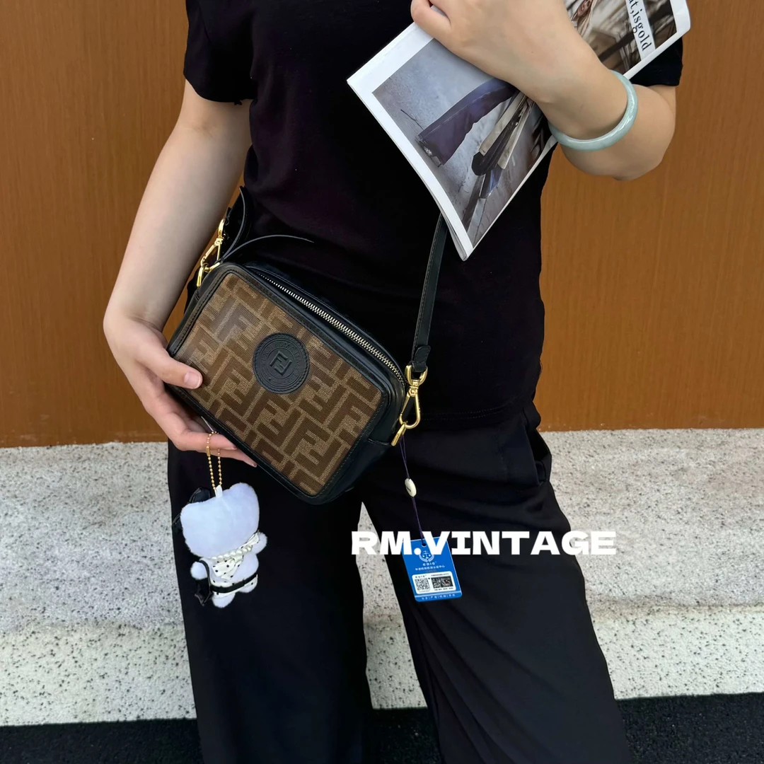 95新 FENDI/芬迪 入目 老花相机包 94043