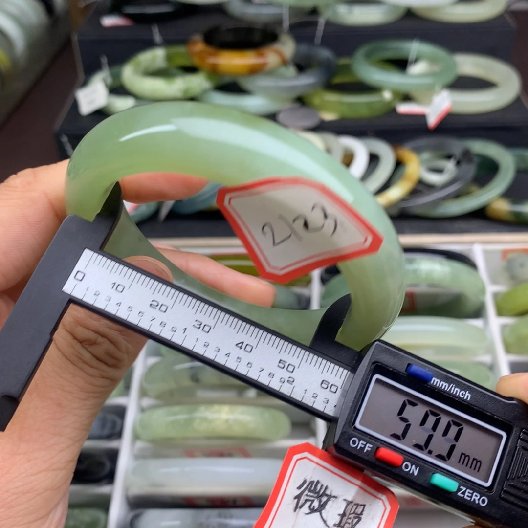 明****蛇纹石玉未镶嵌手镯2123