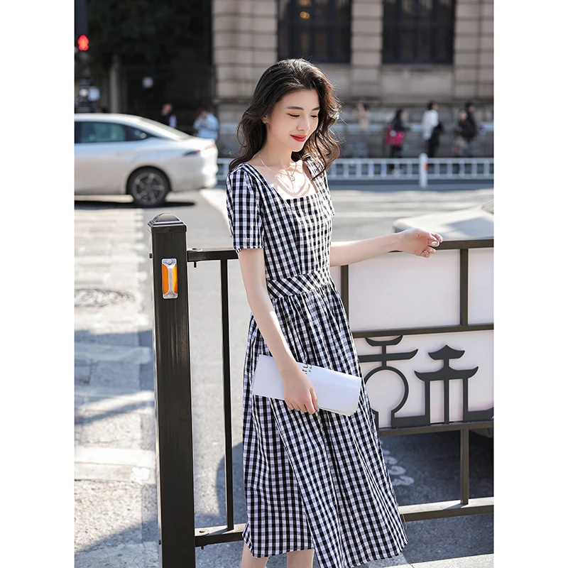 欧洲站2025夏季新款法式赫本风长裙复古高级感气质显瘦格子连衣裙