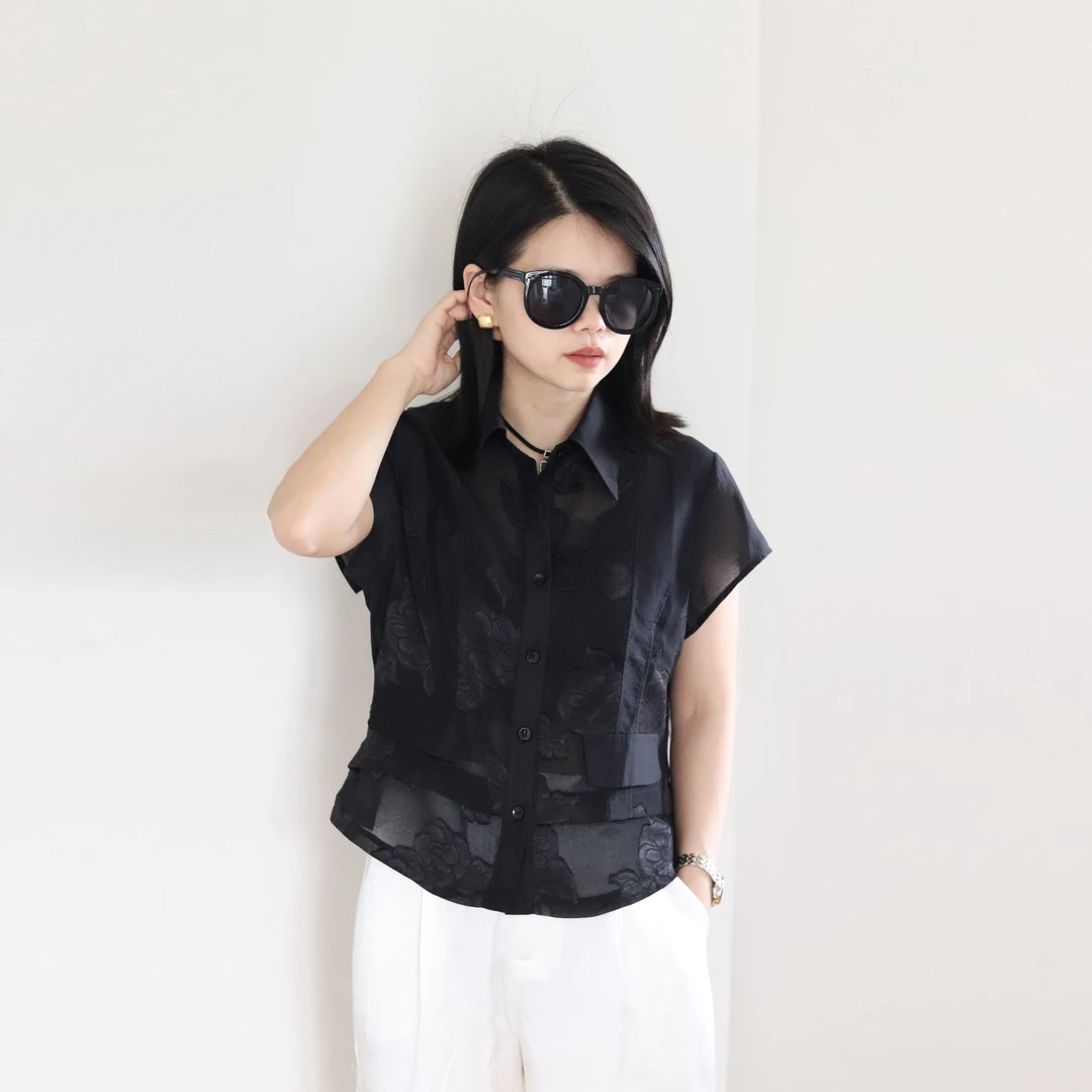 2025夏季新款蕾丝衫花朵显瘦气质洋气时尚百搭女士黑色微透小衫女