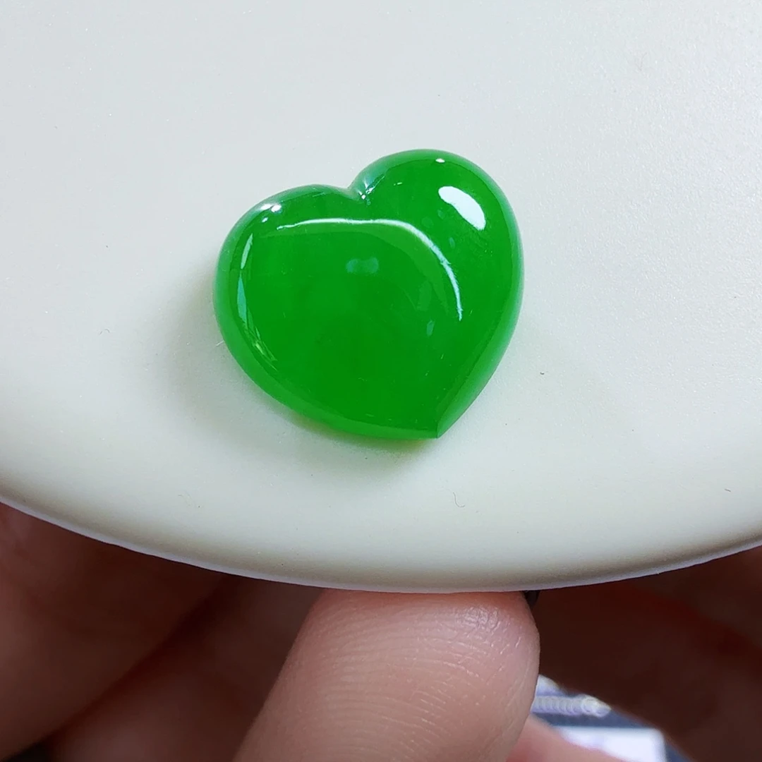 翡翠未镶嵌颈饰毕业色