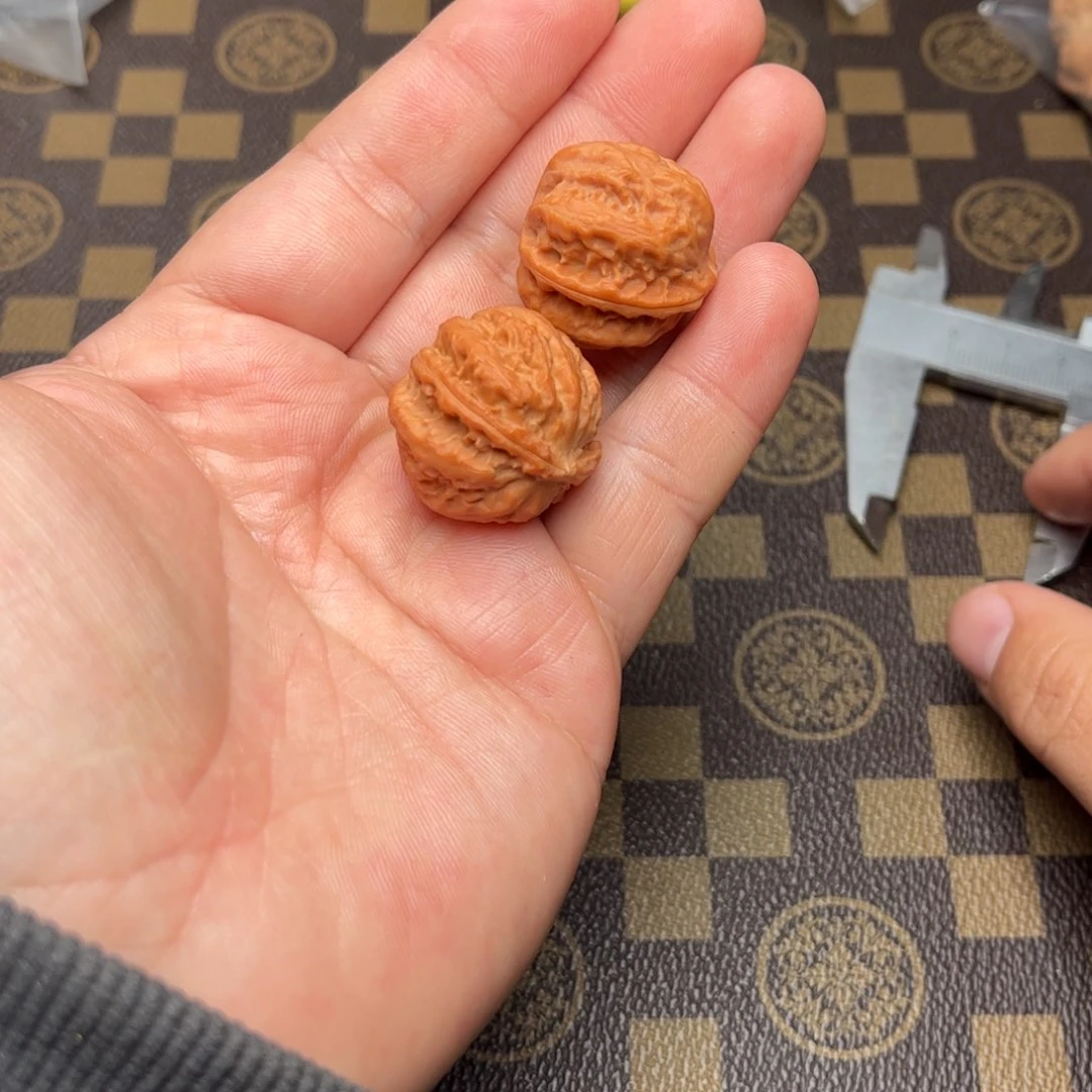 文玩核桃把件37000000000