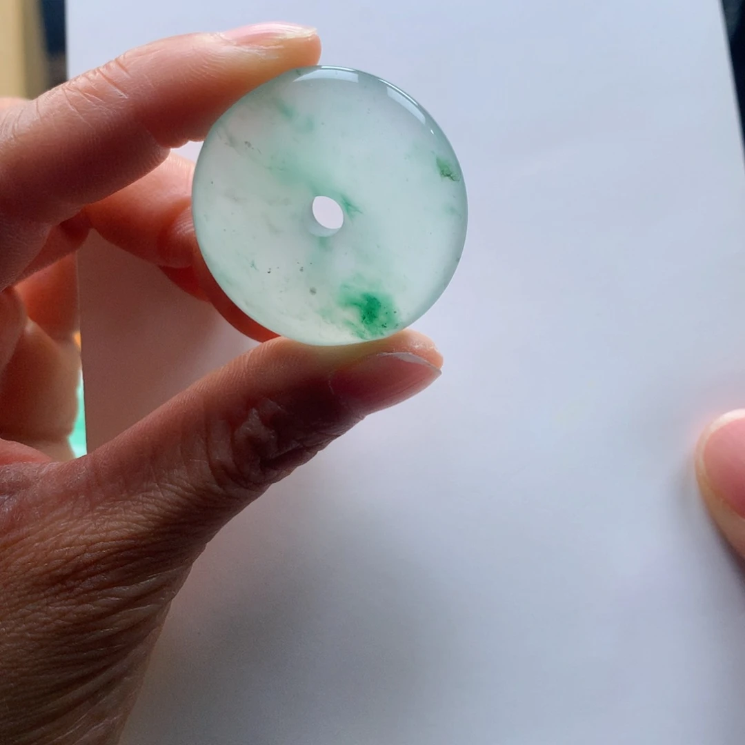 颈饰未镶嵌石英质玉丽*