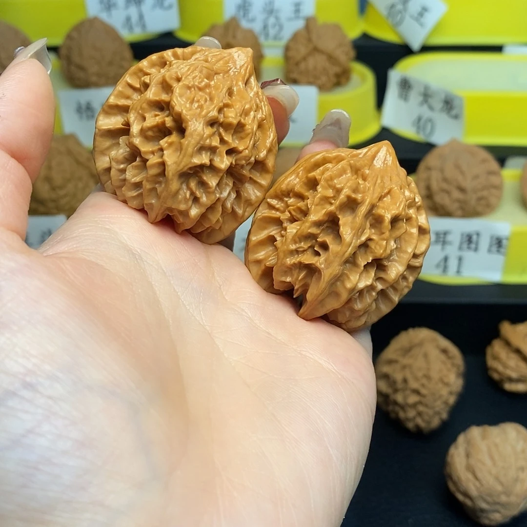 文玩核桃把件君曹大龙