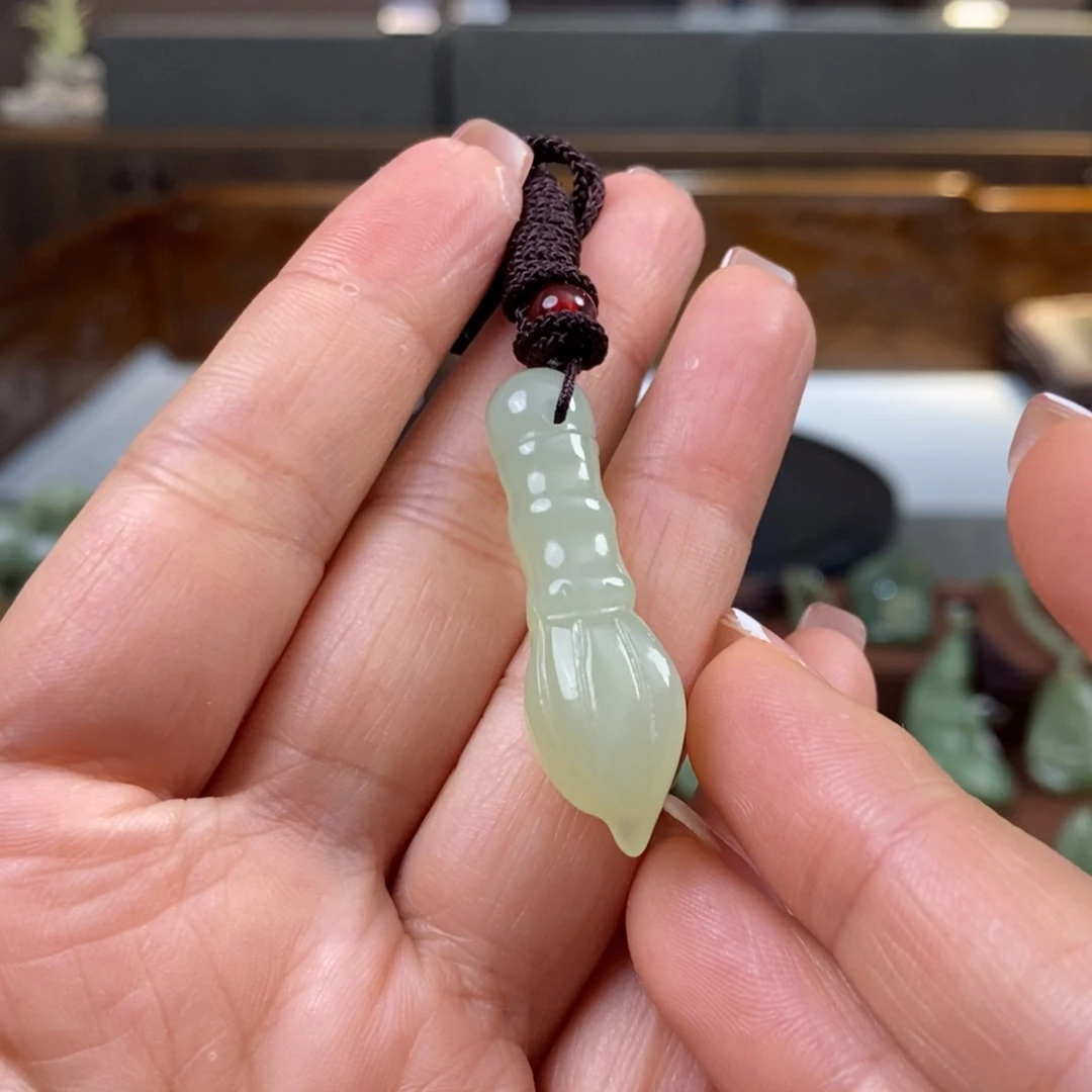 蛇纹石玉挂件未镶嵌