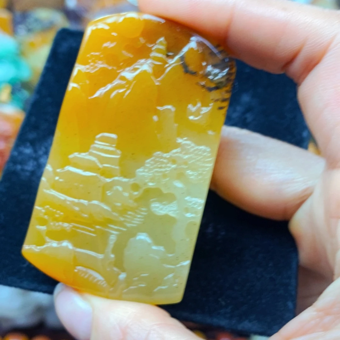 未镶嵌石英质玉（黄龙玉）颈饰