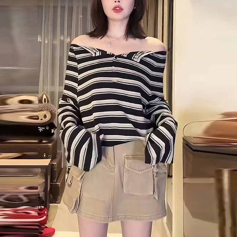 巨好看条纹露肩长袖t恤女2025新款秋季今年流行设计感一字肩上衣