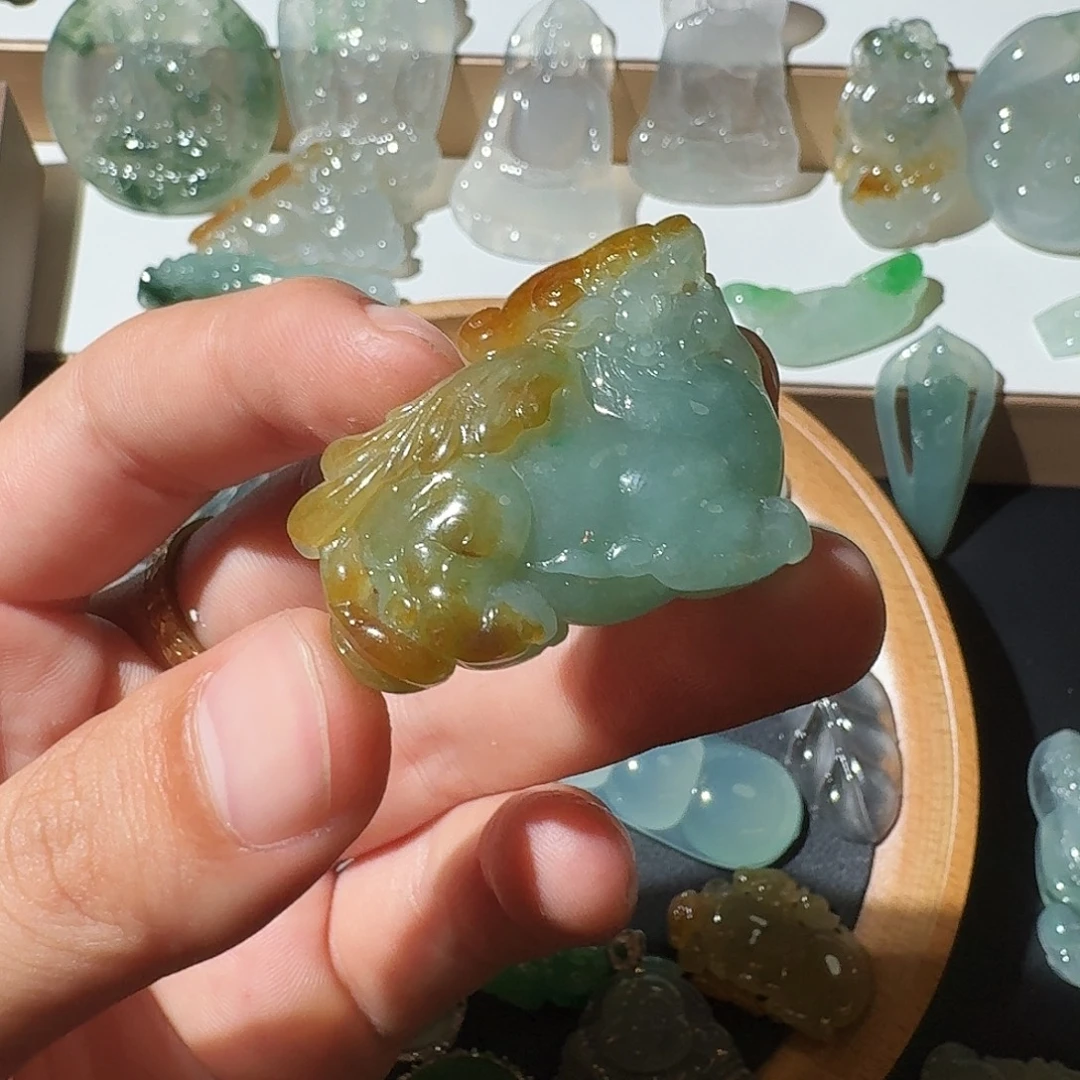 翡翠未镶嵌挂件飞天貔貅