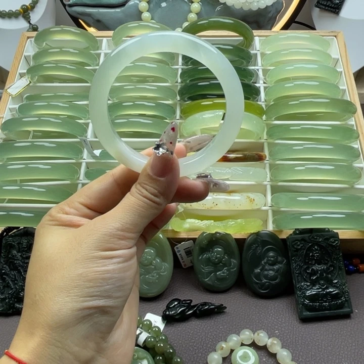 岫玉未镶嵌手镯岫玉