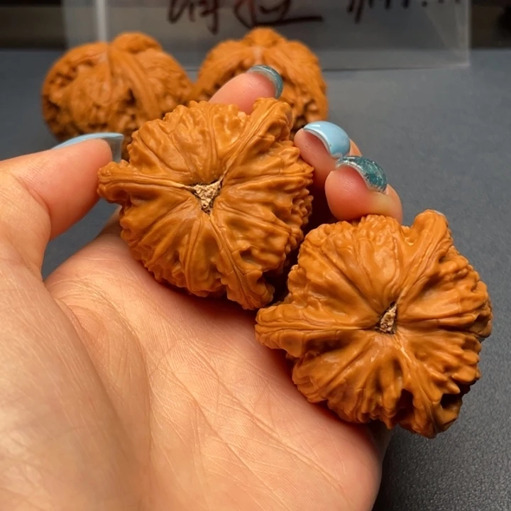 广***超文玩核桃吊坠白狮子