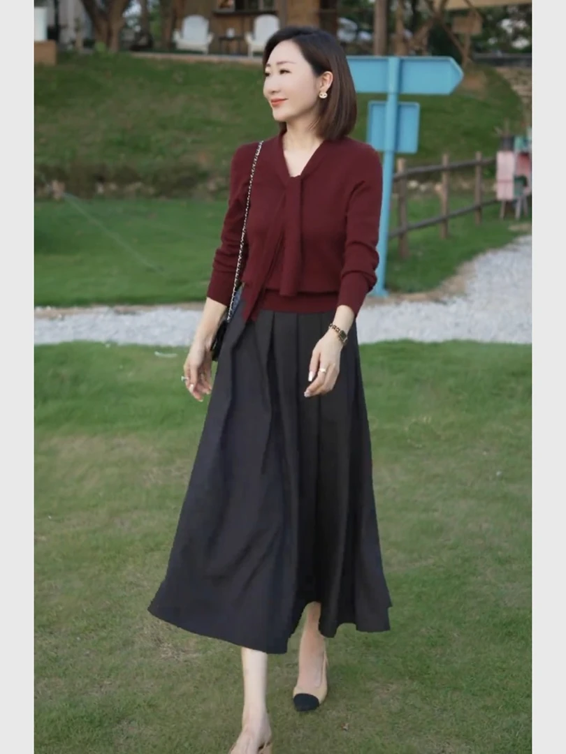 高端气质名媛酒红色针织毛衣裙套装2025早秋小香风重要场合两件套