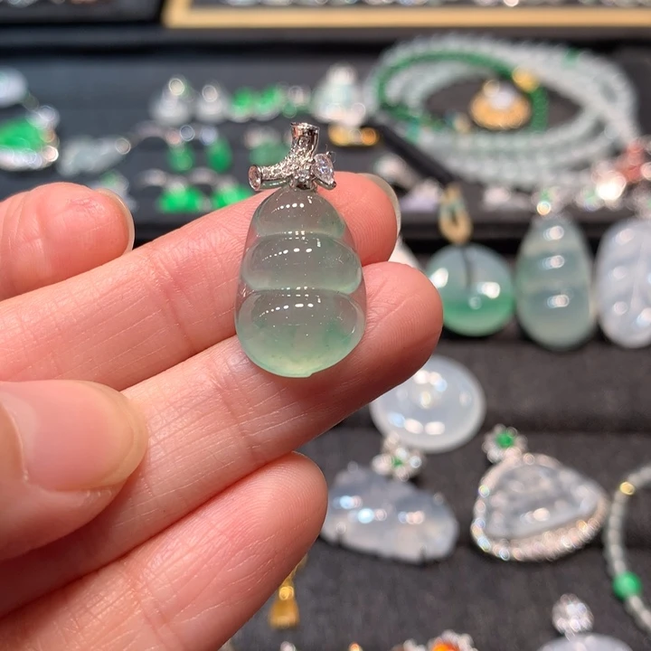 【闪购商品】颈饰18K金镶嵌翡翠翡翠