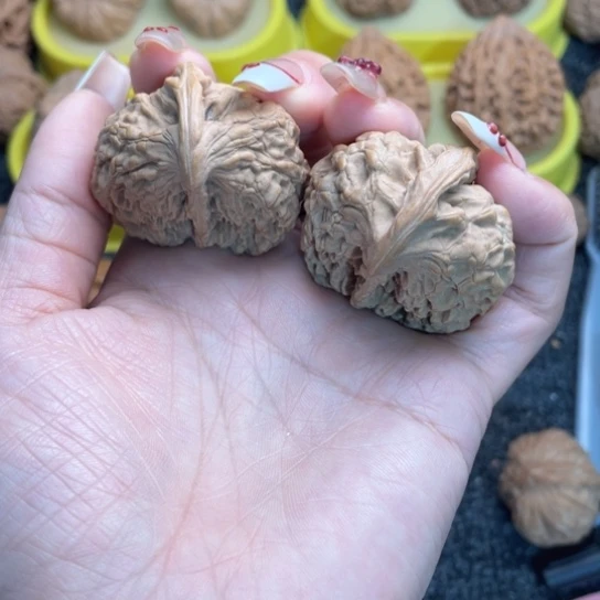年***贝吊坠文玩核桃座山雕055