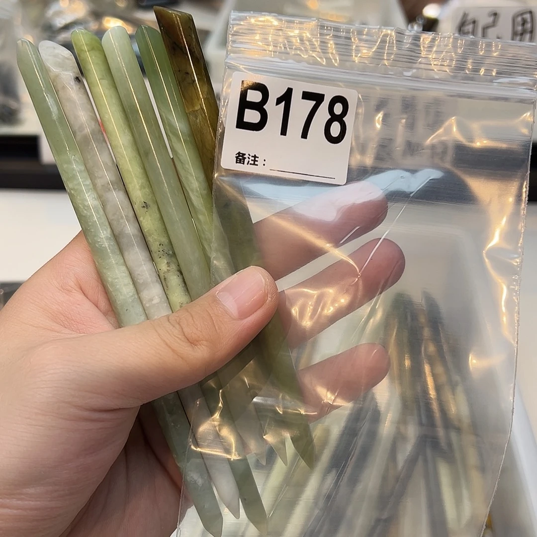 猫***姆未镶嵌蛇纹石玉发饰