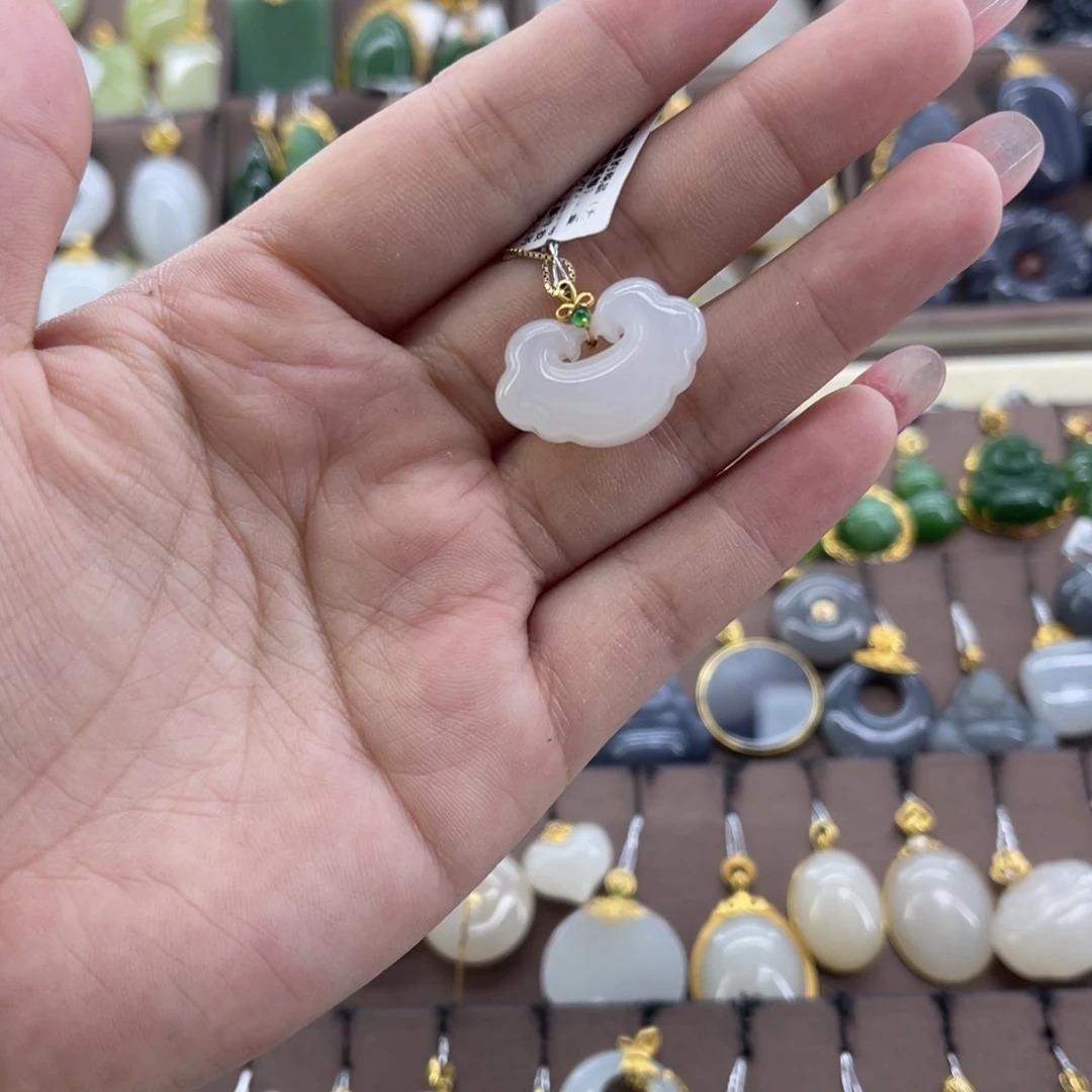 和田玉18K金镶嵌吊坠(赠链)