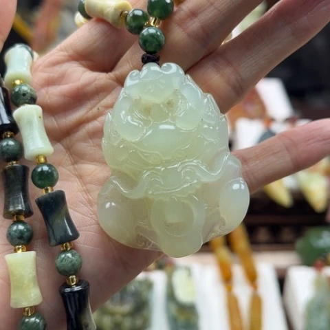 岫玉未镶嵌挂件挂件