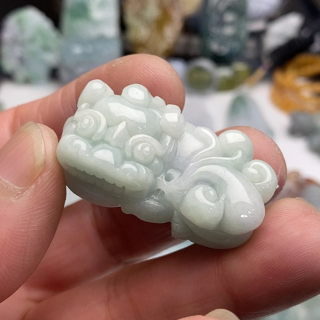 翡翠未镶嵌颈饰貔貅