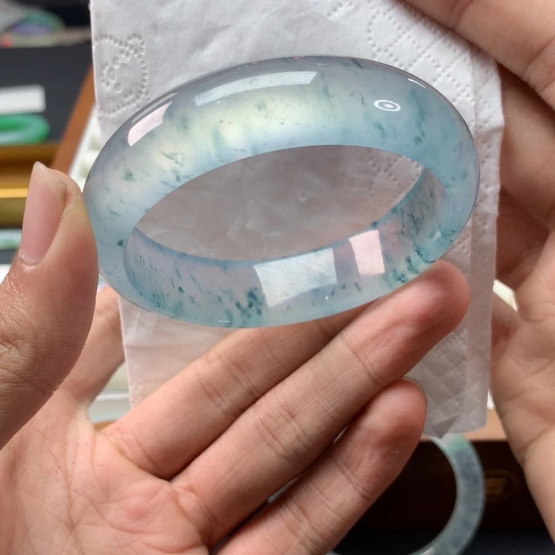 翡翠手镯未镶嵌正圈