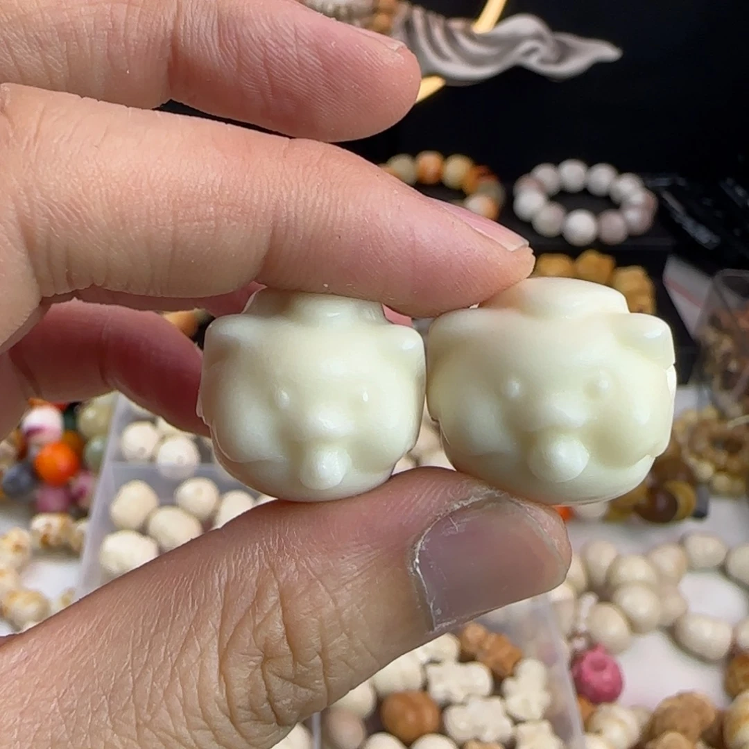 菩提根/象牙果吊坠瑕疵芝士猪3颗