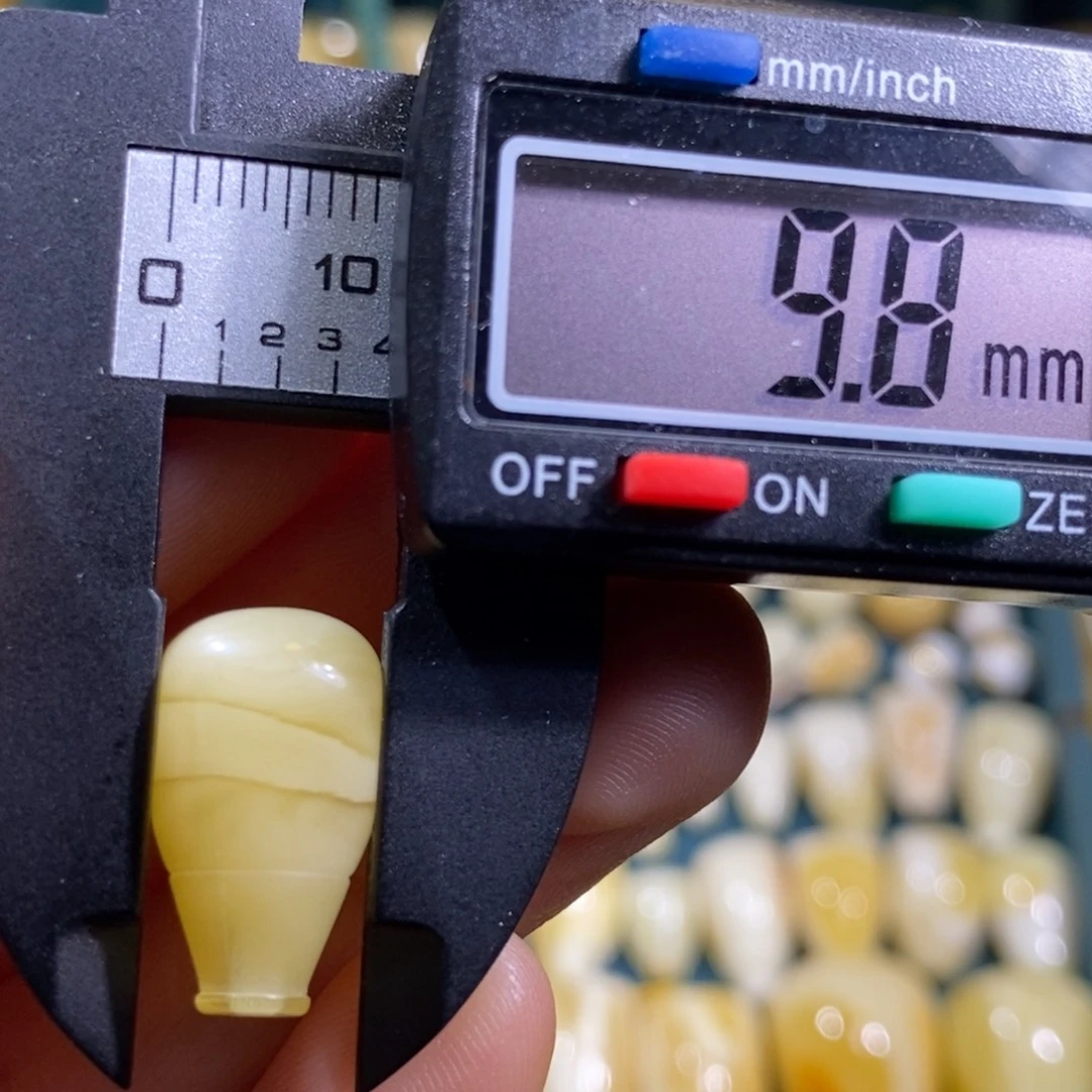 未镶嵌蜜蜡裸石配饰