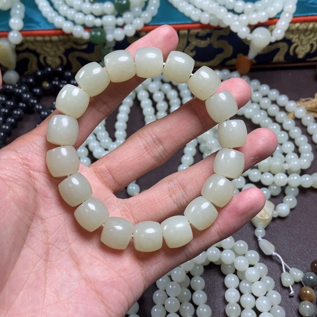 和田玉未镶嵌把件