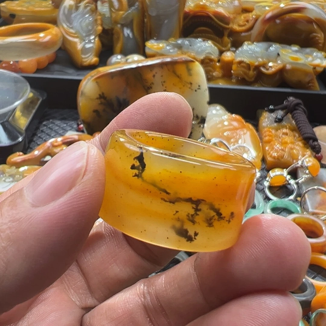 石英质玉未镶嵌颈饰