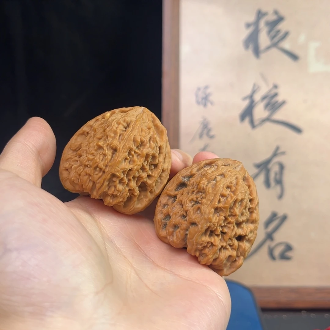 J***n文玩核桃吊坠南疆