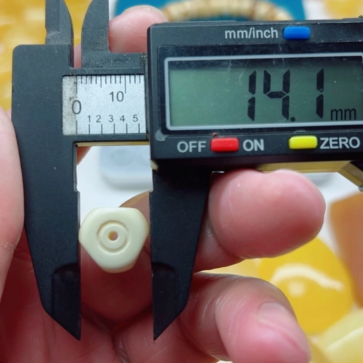 琥珀（矿物珀）未镶嵌裸石