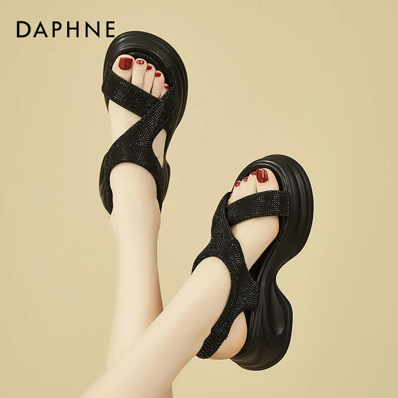 达芙妮厚底凉鞋女2025新款夏季外穿时尚百搭水钻松紧带休闲凉鞋女